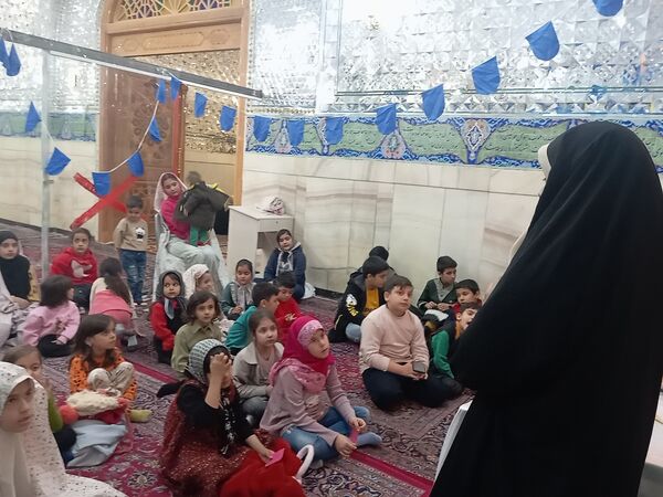 اجرای برنامه هایی زیبا و شاد برای کودکان در شهرستان کاشمر 