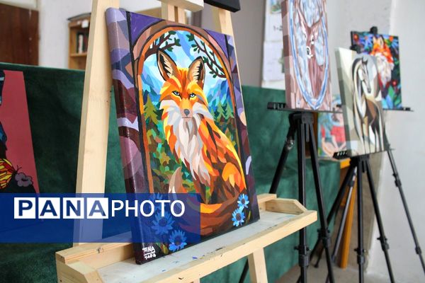 نمایشگاه آثار هنرجویان هنرستان فنی‌وحرفه‌ای دخترانه آفرینش پردیس