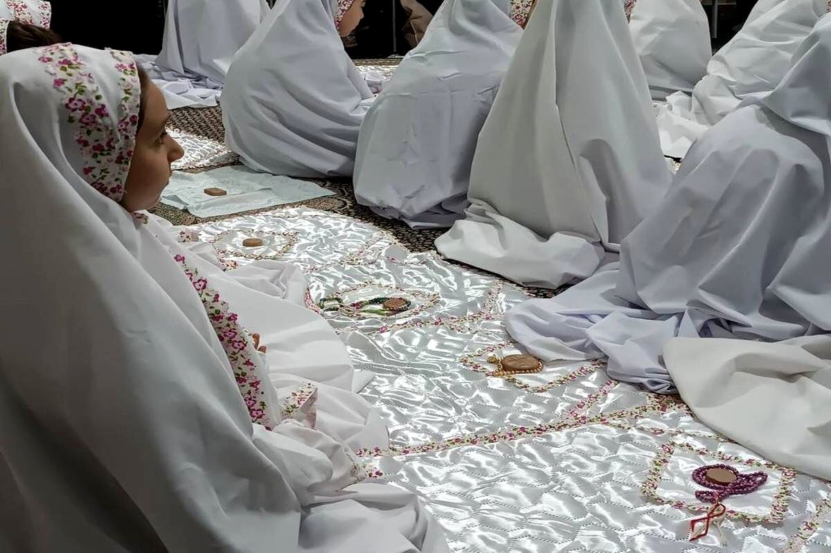 شکوفایی غنچه‌های عبادت در اربیل؛ برگزاری جشن تکلیف دانش‌آموزان دختر مجتمع ایرانیان