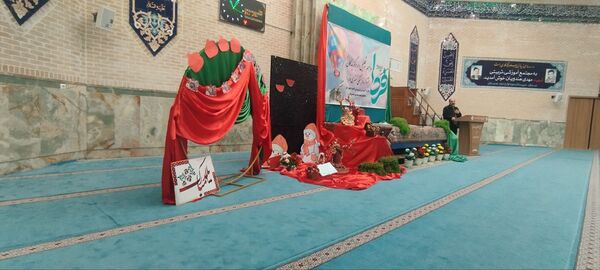 تقدیر از دانش‌آموزان برگزیده ناحیه چهار قم در جشنواره «فردا»