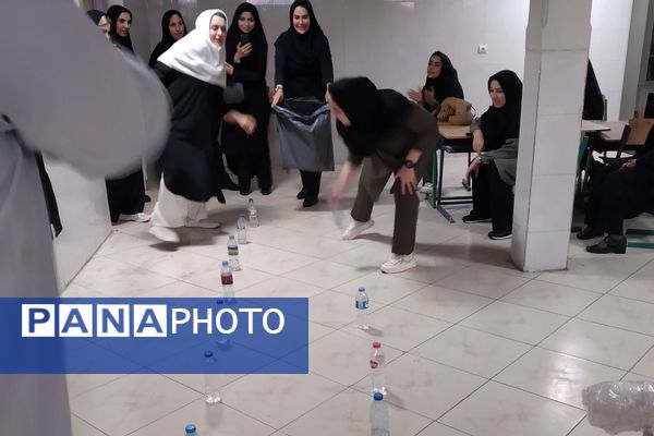 برگزاری دوره‌های توانمند سازی در دبستان ۱۸ دی ناحیه دو شهرری با حضور مدرس سازمان دانش‌آموزی 