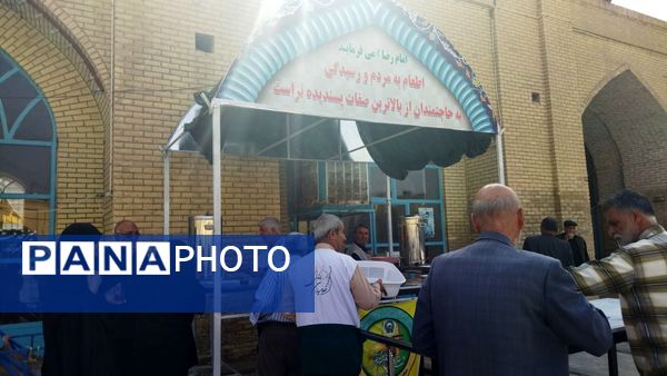 گذری بر فعالیت چایخانه مسجد جامع در روز جمعه 