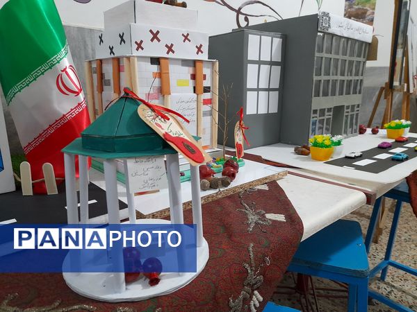 برپایی نمایشگاه به‌مناسبت هفته پژوهش در هنرستان بدیع مشهد