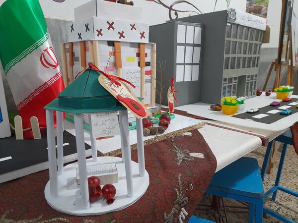 برپایی نمایشگاه به‌مناسبت هفته پژوهش در هنرستان بدیع مشهد