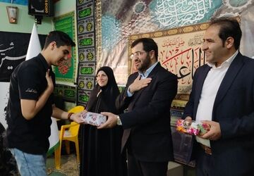 مراسم تجلیل از سفیران امید آفرین و دانش آموز خبرنگاران پانای شهرستان ملارد 