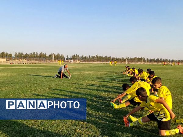 راه اندازی مدرسه فوتبال پسران باشگاه پر سیمرغ شهر حبیب آباد