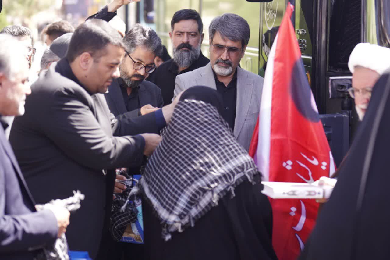 بدرقه کاروان زائران ابرکوهی به مراسم تشییع «رهبر شهید»