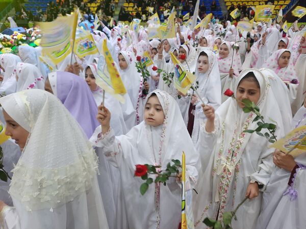 اجتماع بزرگ «روزه اولی‌ها» در ورزشگاه شهید‌شیرودی 