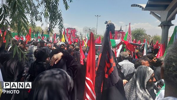 موج جمعیت در خیابان‌های تهران برای بدرقه رهبر شهید