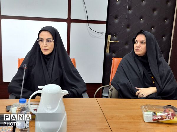 معلمان نمونه در قاب افتخار آموزش و پرورش منطقه ۵