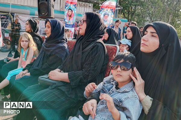 مراسم یادبود آموزگار دبستان نیلوفر رفیعی ناحیه دو شهرری با حضور پیشتازان سازمان دانش‌آموزی 
