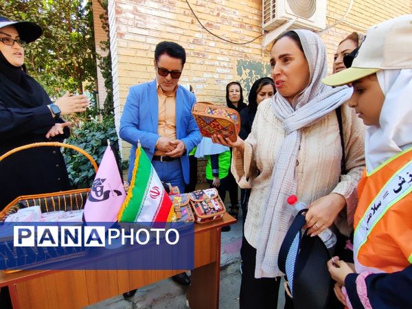 فراگیری پویایی مدرسه،خانواده و جامعه  از دبستان هدی یک 