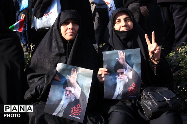بیعت مردم تهران با سومین رهبر انقلاب