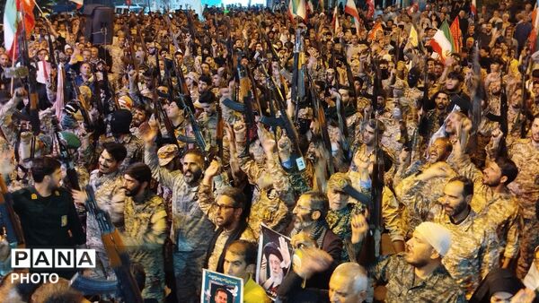 طنین دوباره «لبیک یا خامنه‌ای» در صد و چهل و دومین شب نورآباد 