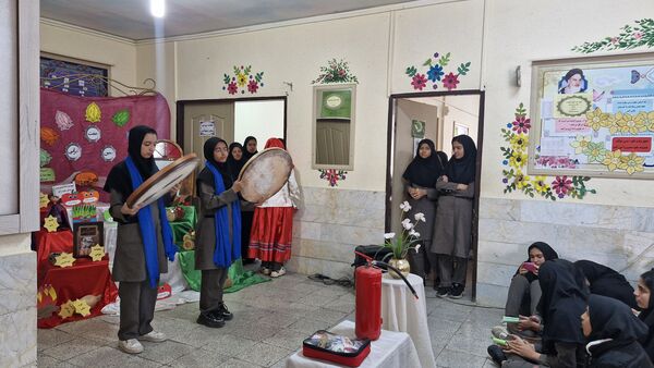 مراسم‌ چهارشنبه‌سوری‌‌ و‌ چیدمان‌ سفره‌ هفت‌سین‌‌‌ در‌ دبیرستان‌‌ نمونه‌ اندیشه‌