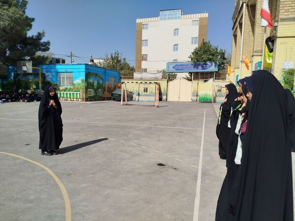 دانش‌آموزان مدرسه مهدی خدابنده با شهدا تجدید پیمان کردند