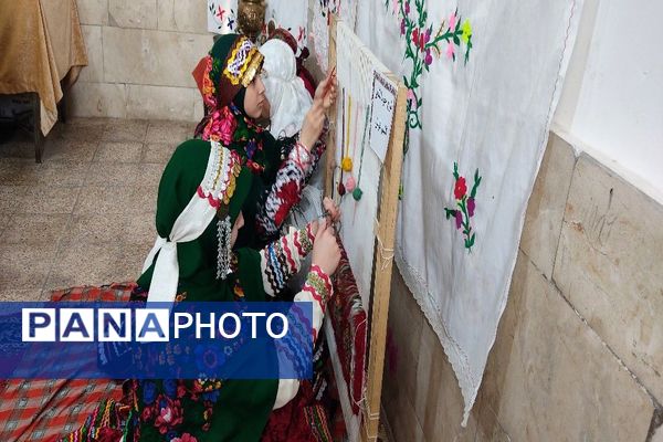 اجلاس استانی ویژه مدیران دبیرستان‌های نمونه دولتی و شبانه‌روزی استان خراسان رضوی در دبیرستان دخترانه شهید مجید دهنوی