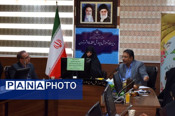 تجلیل از آموزش‌دهندگان و هم‌اندیشی برای آینده روشن در منطقه ۱۴