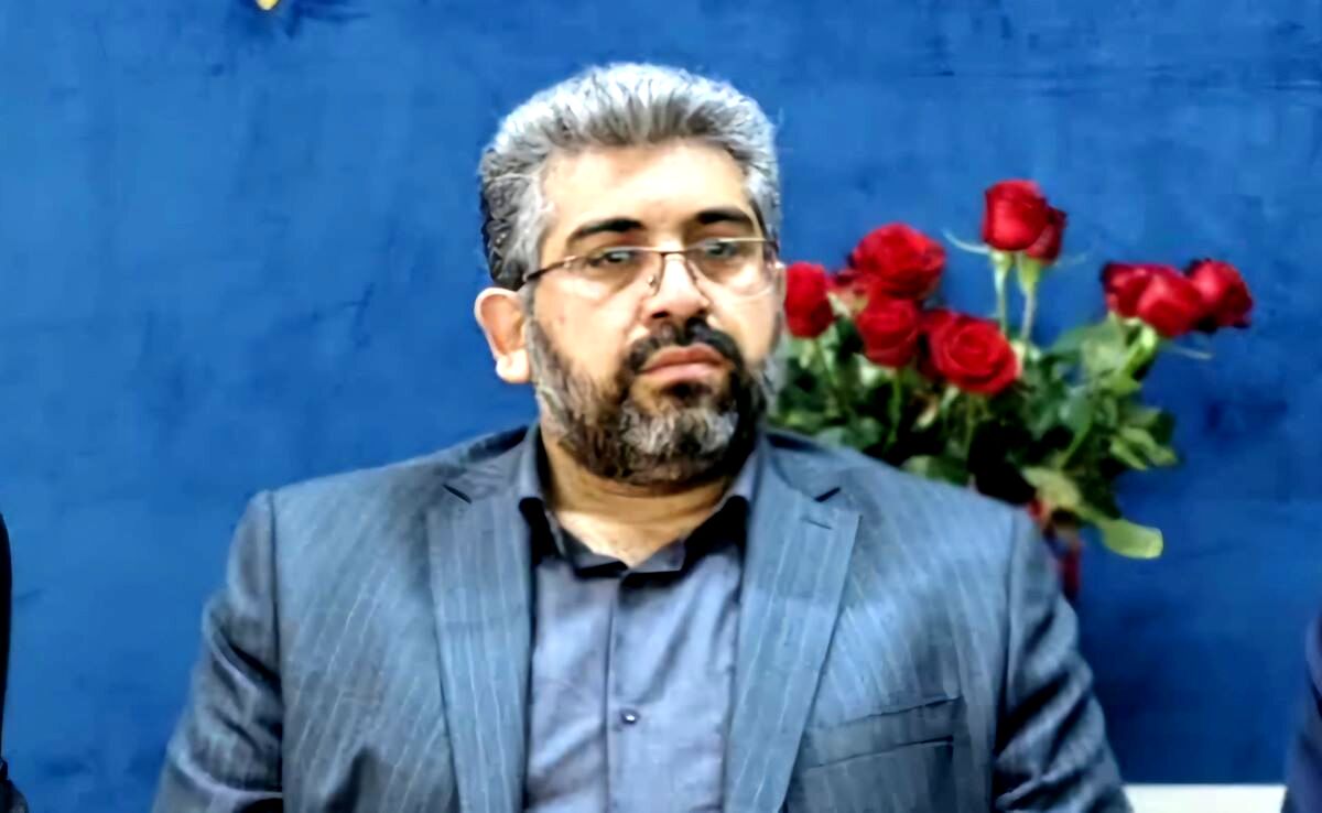  معلم در سخت‌ترین شرایط، پرچم علم و ایمان را برافراشته نگه داشته،در یک دست قلم و در دست دیگر سلاح؛ وجه تمییز دو معلم شهید