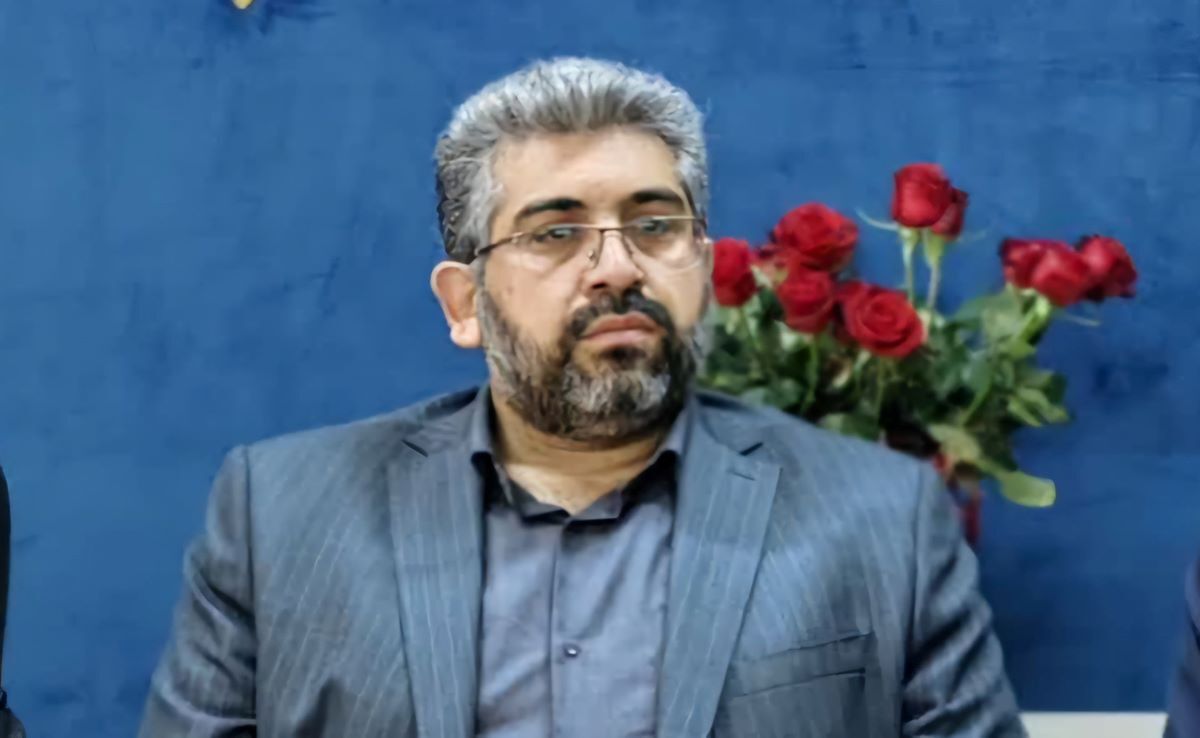  معلم در سخت‌ترین شرایط، پرچم علم و ایمان را برافراشته نگه داشته،در یک دست قلم و در دست دیگر سلاح؛ وجه تمییز دو معلم شهید