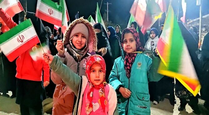 کودکان پای کار ایران در تجمعات مردمی شهر بار