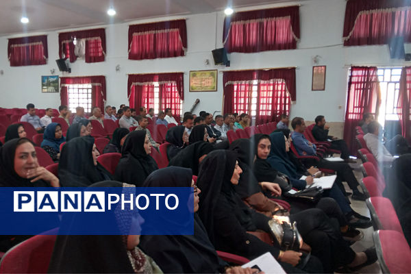 توانمندسازی مدیران مدارس زرقان در آغاز سال تحصیلی 