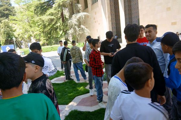 اردوی دانش‌آموزان نسیم‌شهری در کاخ نیاوران