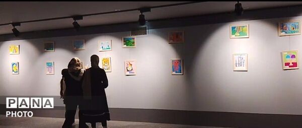 برپایی نمایشگاه نقاشی در کتابخانه‌ مرکزی یزد