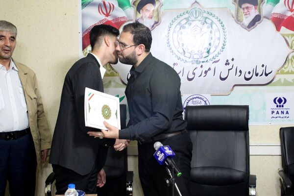 نشست قائم‌مقام سازمان دانش‌آموزی کشور با اعضای سازمان دانش‌آموزی خوزستان