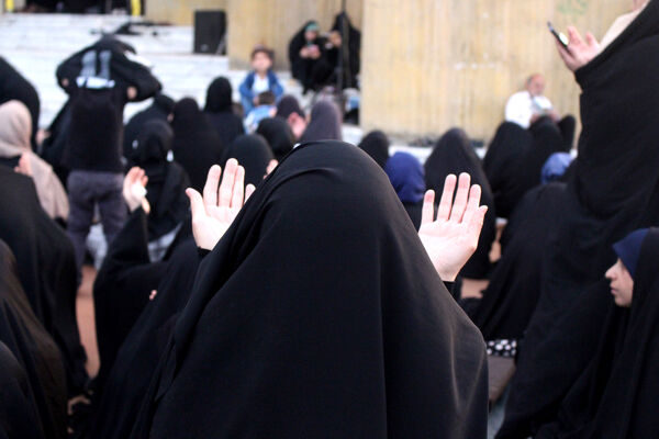 زمزمه عاشقانه دعای عرفه در یادمان 14 شهید گمنام کوه خضر نبی(ع)
