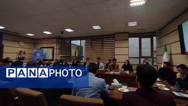 نشست مشورتی و گفت‌و‌گوی بین نسلی معاون سیاسی و اجتماعی استاندار آذربایجان شرقی