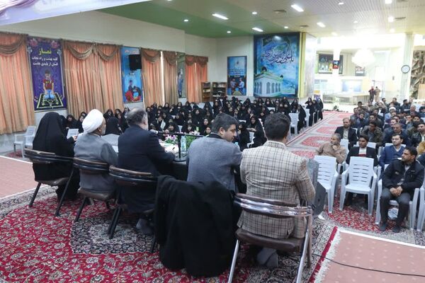 نشست صمیمی هم‌افزایی مربیان قرآنی استان خراسان رضوی
