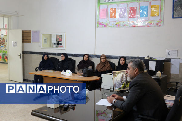 بازدید مدیر اداره آموزش و پرورش، از دبیرستان حضرت خدیجه(س)شهرستان فیروزکوه