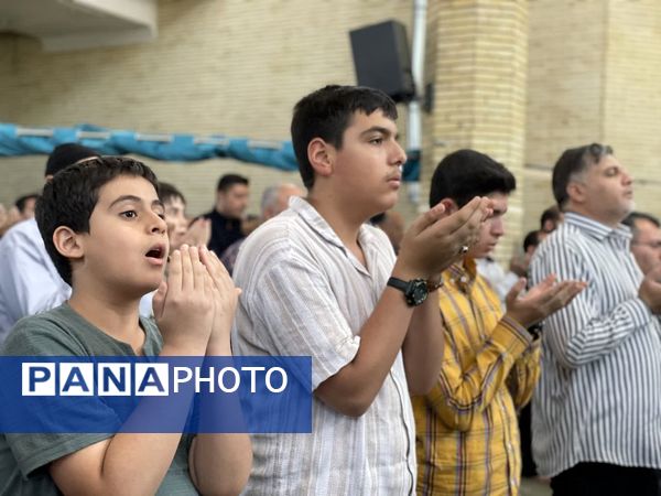 حضور مردم و  فرهنگیان متدین ملارد در صفوف نماز جمعه 