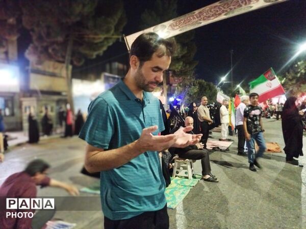 سدی از ایمان؛ بازگوییِ، شکوهِ اجتماعات شبانه در حسینیه امام خمینی(ره)
