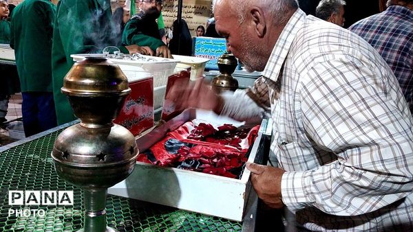 گذری بر غرفه دهه نودی ها و چایخانه حضرت زهرا(س)