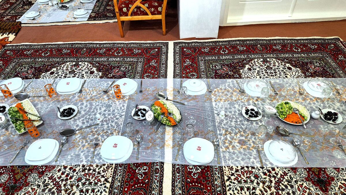 افطاری خانگی مرضیه خانم و آقا بهرام برای نیازمندان