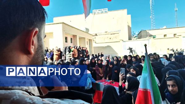 استقبال از شهدای گمنام در دبیرستان حضرت زینب(س) شهرستان لنده