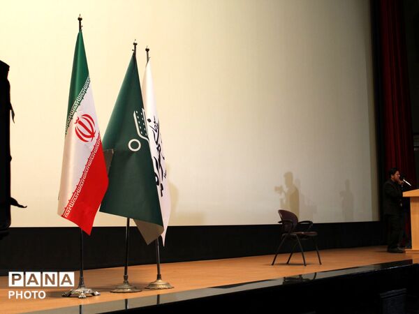  آیین رونمایی از مستند سایه برادرم با حضور وزیر آموزش و پرورش در مشهد