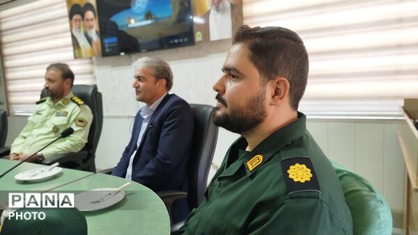 تجلیل دانش آموزان از حافظان امنیت  در نیشابور