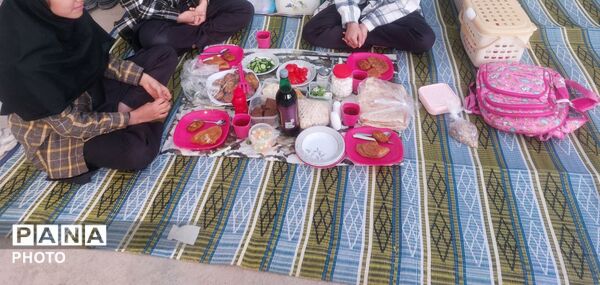 ضیافت افطار در مدرسه «نماز و نیایش» شهرستان باخرز