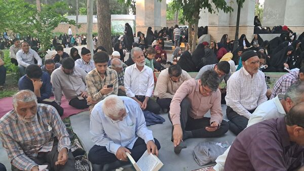 مراسم دعای عرفه درجوار شهدای گمنام پارک وحدت شهرستان آشخانه