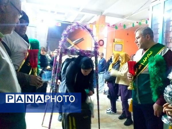 دختران ملاردی در اردوی سیاحتی زیارتی مشهد 