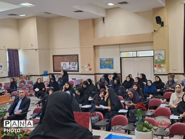 نخستین نشست هم‌اندیشی مراقبین سلامت منطقه ۱۰ تهرا‌ن در سال تحصیلی جدید