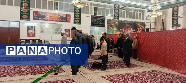 نماز جماعت در شب میلاد حضرت زهرا س در خلیل آباد