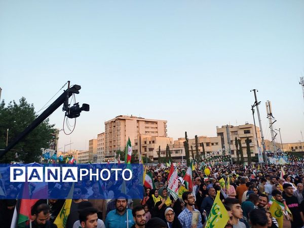 راهپیمایی 10 کیلومتری تهران به مناسبت عید غدیر و مقاومت در برابر تهدیدات دشمن