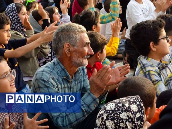 قدم هایی به عشق معلمان