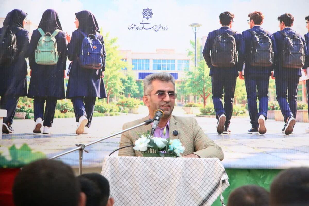 دانش‌آموزان پایه هفتمی استان سمنان سال تحصیلی جدید را با شعار «کیفیت، عدالت و هویت» آغاز کردند