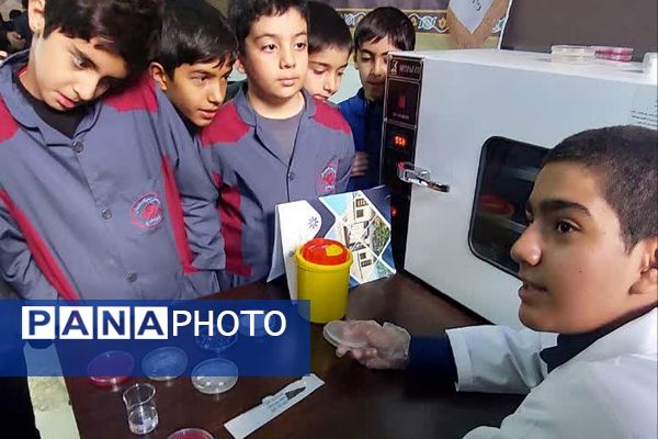 نمایشگاه آزمایشگاهی در دبیرستان استعدادهای درخشان شهید بهشتی رودهن 