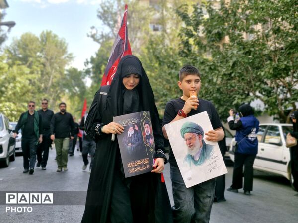 حضور پرشور مردم در خیابان فلسطین برای بدرقه رهبر